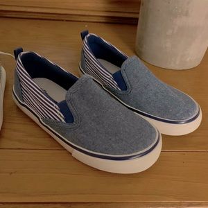 Gap slip ons 10c